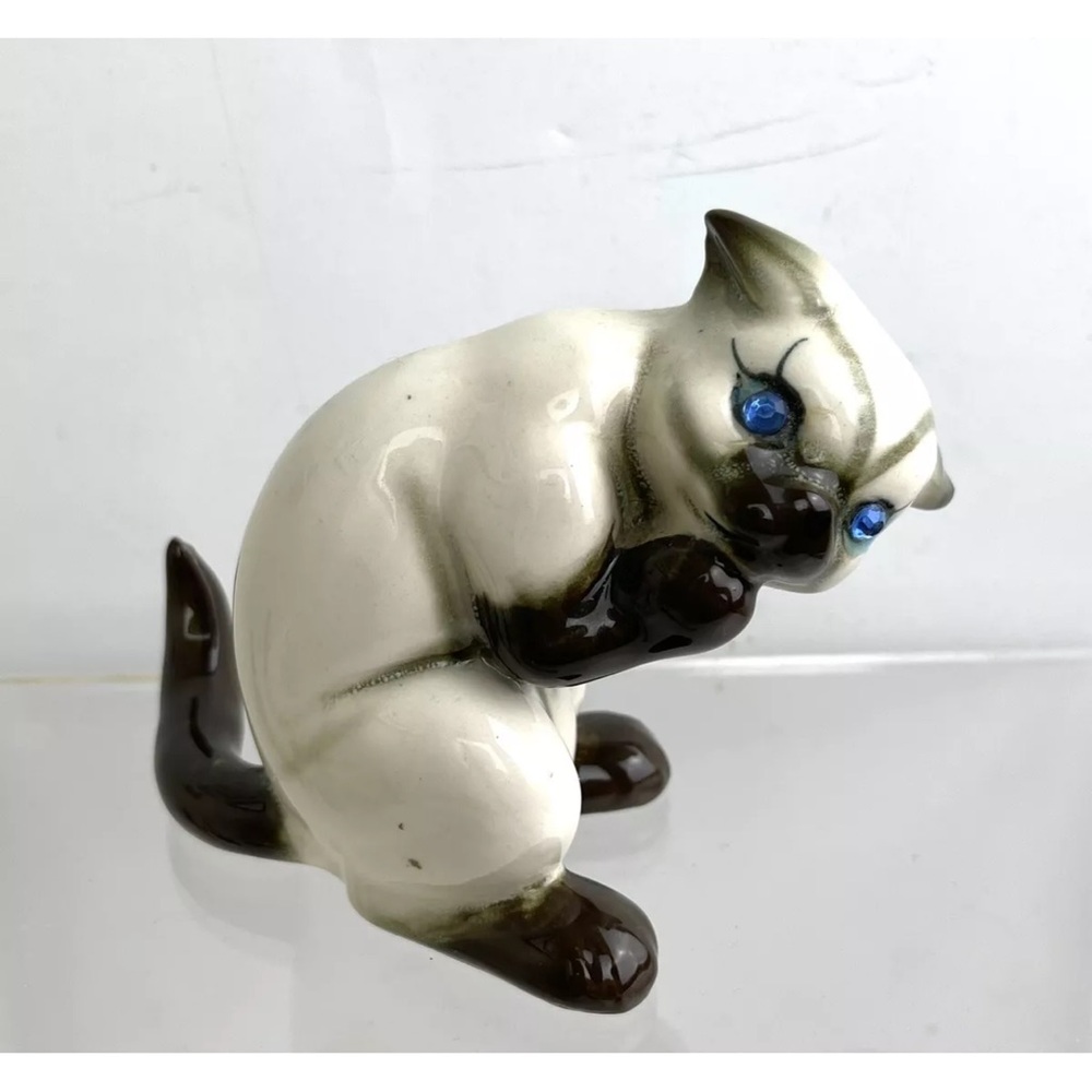 Vintage cat blue crystal eyes ceramic figurine 3.5”H Japan RARE